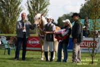 V�t�zka s komis�. Pro zv�t�en� klikn�te