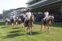 Kompletn� ekipa p�ed tribunou - foto J. a �. B�lohlavovi. Pro zv�t�en� klikn�te