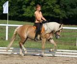 Martina Studni�kov� s Emmeli jsou specialistky na drezuru. Pro zv�t�en� klikn�te