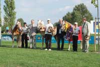 T�i nejlep�� klisny se sv�mi majitely a komis�. Pro zv�t�en� klikn�te