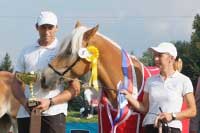 �ampionka mlad�ch klisen Emmeli. Pro zv�t�en� klikn�te