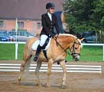 Dominika Nevolov� a Ph�nix. Pro zv�t�en� klikn�te