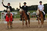 Zleva ji�� Ka�p�rek a �ampionka Campbella, Michal �palek a klisna Selene a Rudolf Kosta s Unadonnou (p�t� m�sto). Pro zv�t�en� klikn�te