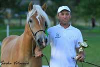 �ampion mlad�ch Bahar. Pro zv�t�en� klikn�te