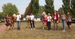 T�i nejlep�� klisny pro rok 2016 s komis� a z�stupkyn� firmy ADW Feed. Pro zv�t�en� klikn�te