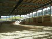 Modern� jezdeck� hala v Obergurglu. Pro zv�t�en� klikn�te