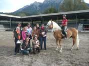 Spole�n� foto ��atn�k� v Ebbsu. Pro zv�t�en� klikn�te