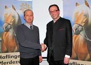 Prezident nov� organizace s tajemn�kem Michaelem Gruberem. Pro zv�t�en� klikn�te