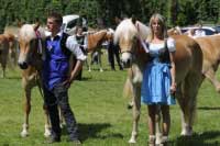 P�edv�d�j�c� kladou velk� d�raz i na oble�en�. Pro zv�t�en� klikn�te