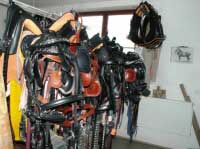 V�robna ko�sk�ch postroj�. Pro zv�t�en� klikn�te